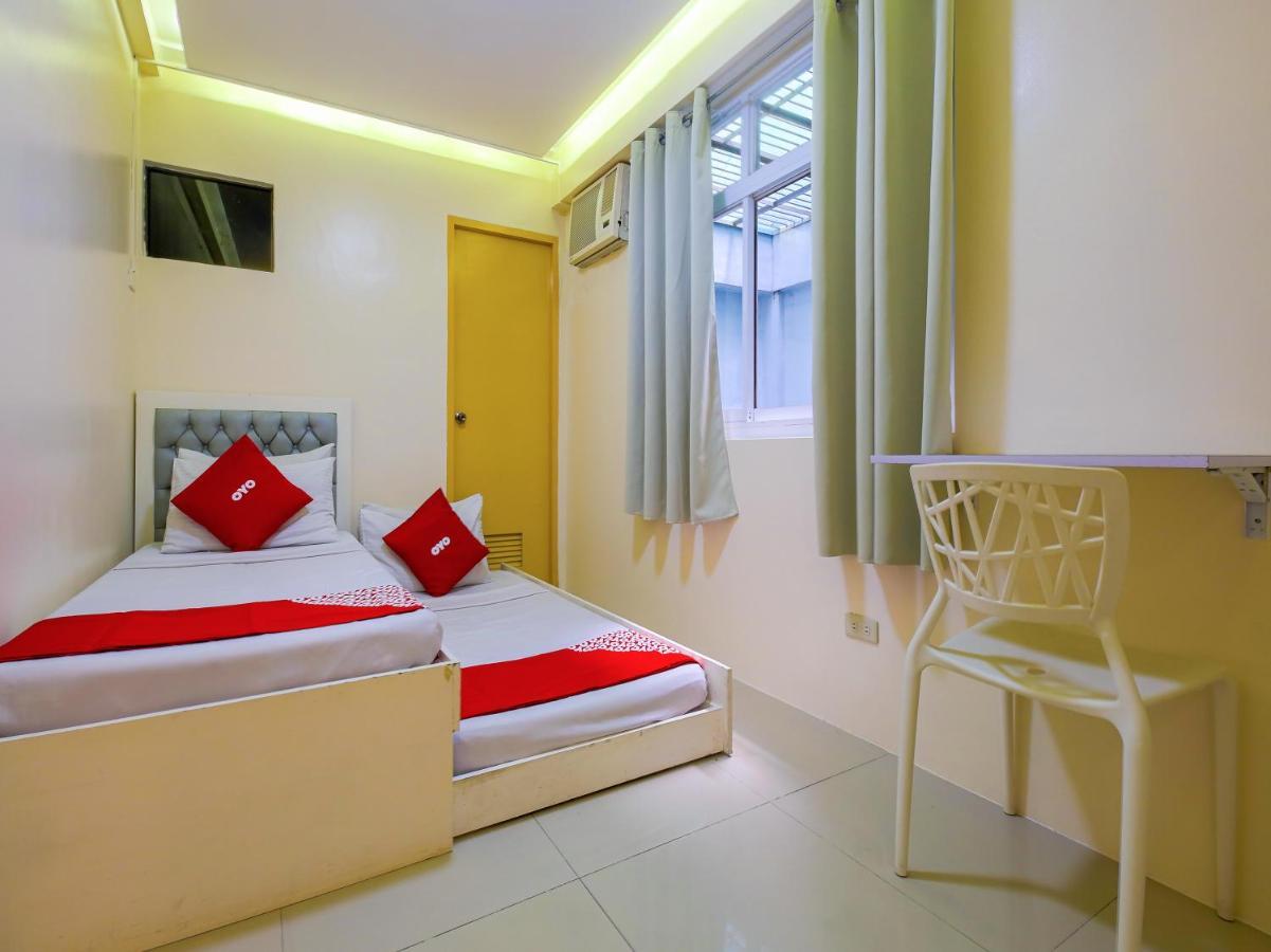 Oyo 783 Freemont Place Paranaque City Exterior foto